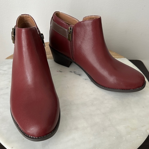 Vionic Millie Wine Leather Ankle
Booties Size 9.5 - Picture 13 of 14